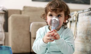 آسم کودکان چگونه رخ می دهد و علل تشدید آن چیست ؟ | کافه پزشکی