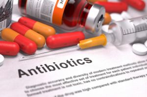 همه چیز درباره آنتی بیوتیک ها ؛ خصوصیات، مکانیسم و انواع | کافه پزشکی