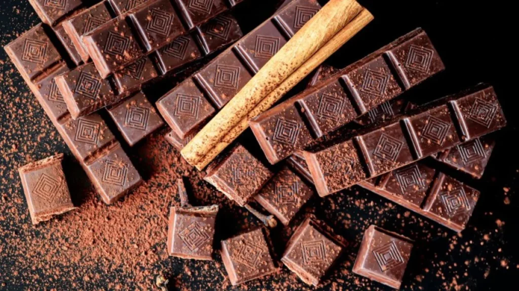 شکلات تلخ برای کبد چرب مفید است یا مضر؟ جواب علمی و مقدار مجاز