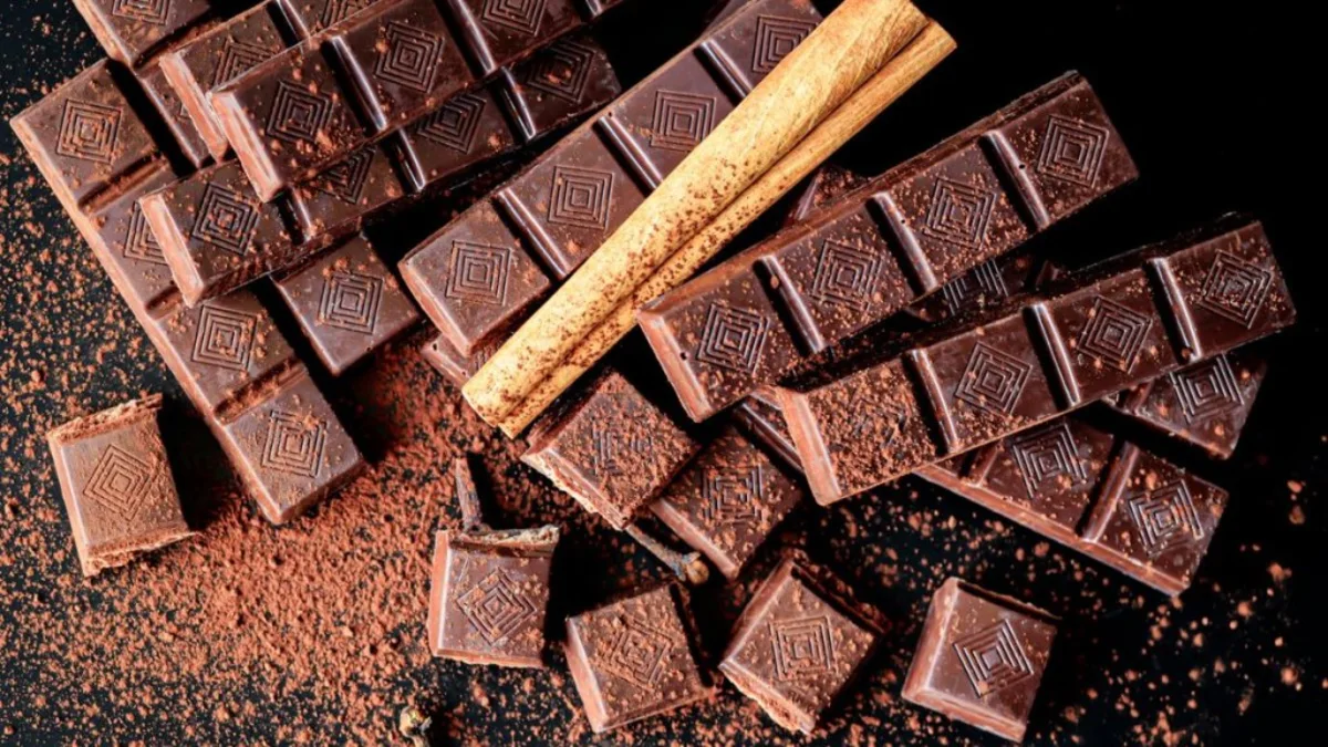 شکلات تلخ برای کبد چرب مفید است یا مضر؟ جواب علمی و مقدار مجاز